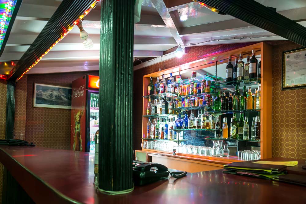 Bar2.jpg